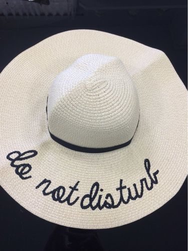 Chapeau "do not disturb" photo review